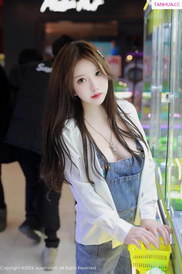   [XiuRen]高清写真图 2024.02.07 No.8087 小薯条nienie 美腿性感第28张图片